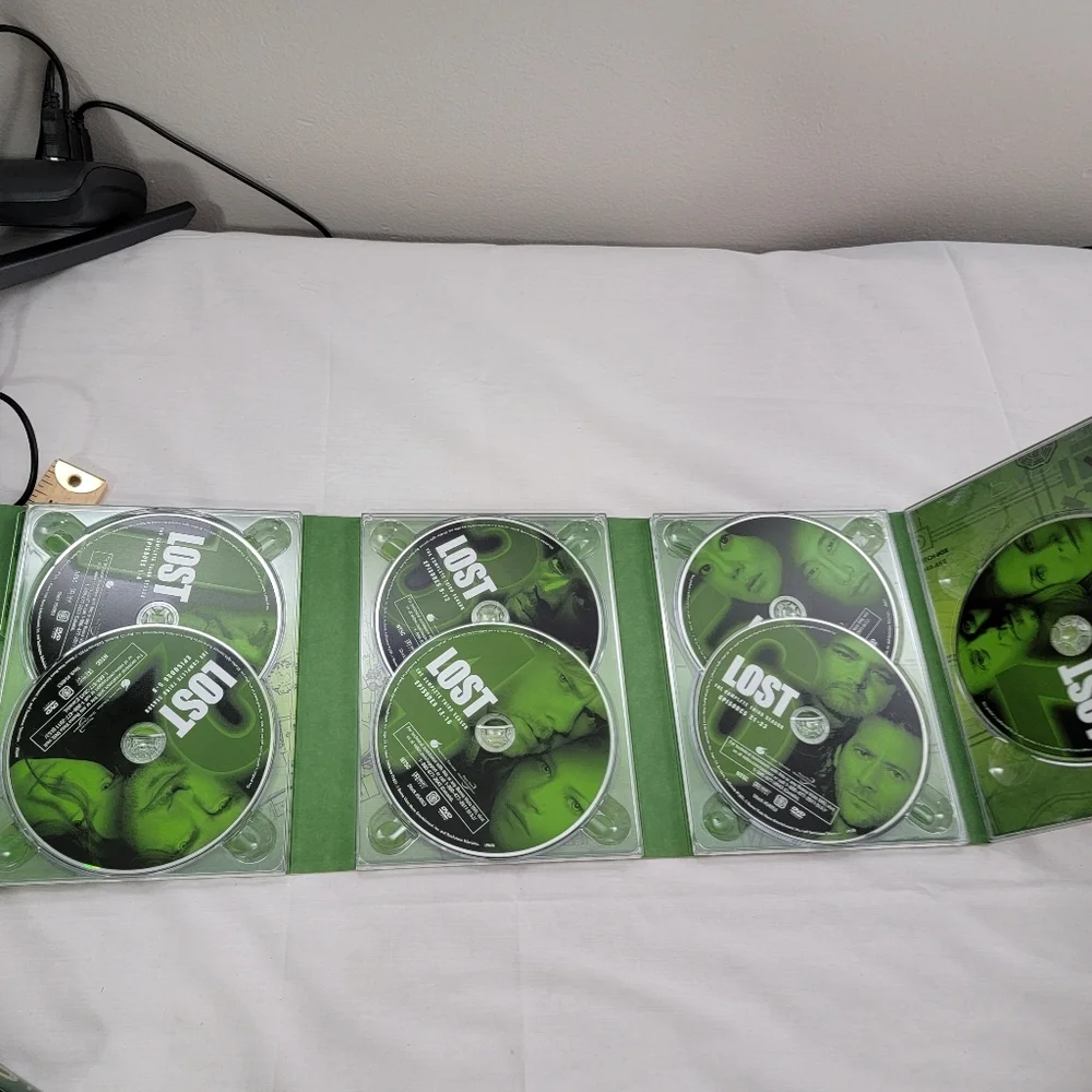 Lost Season 3 DVD Set Complete Good Condition - Picture 3 of 4